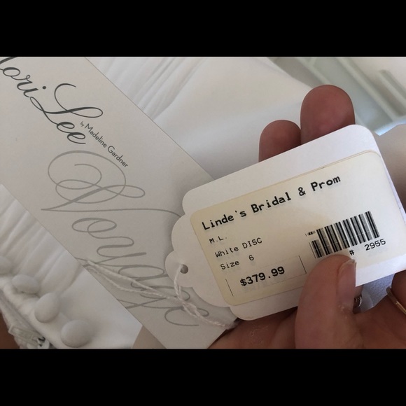 Size  6 wedding dress - never worn - Picture 5 of 6